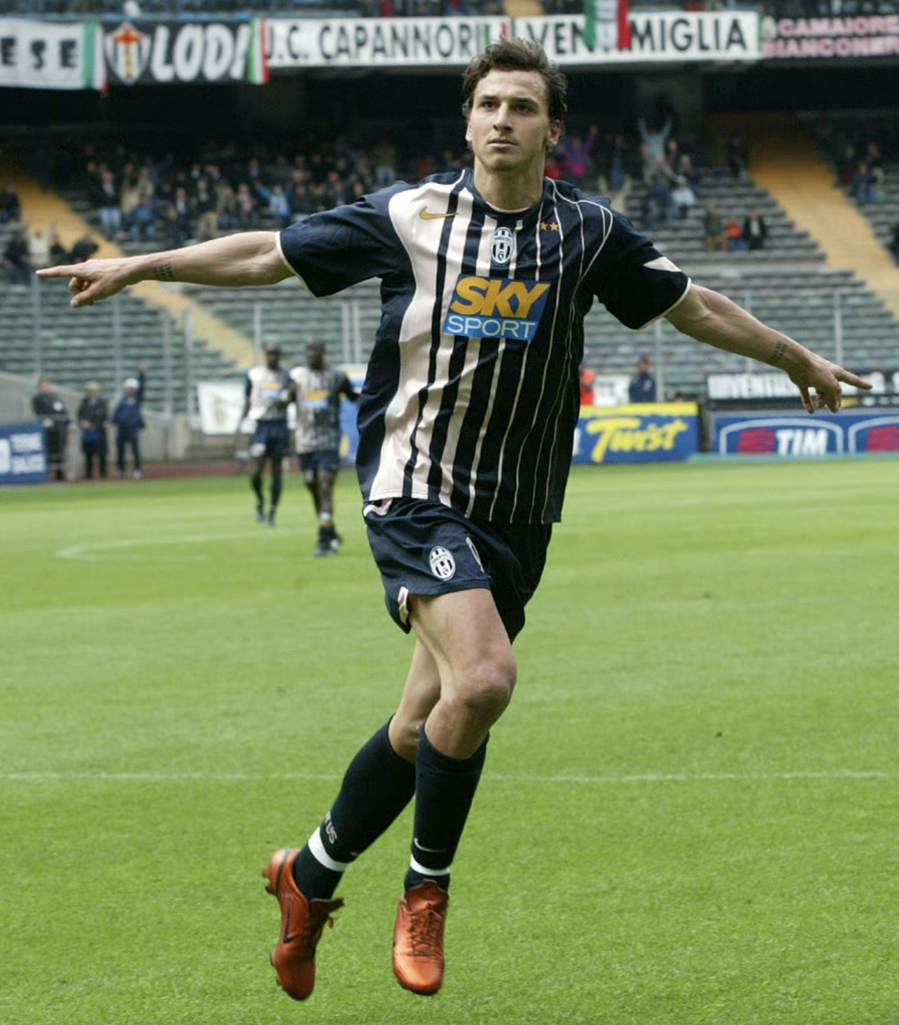 瑞典冷血射手：伊布拉希莫维奇再次破门(伊布拉希莫维奇退役直播吧)