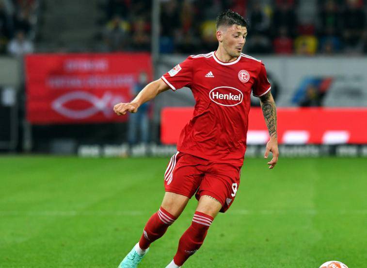 柏林赫塔前锋状态神勇，成为球队得分保障()