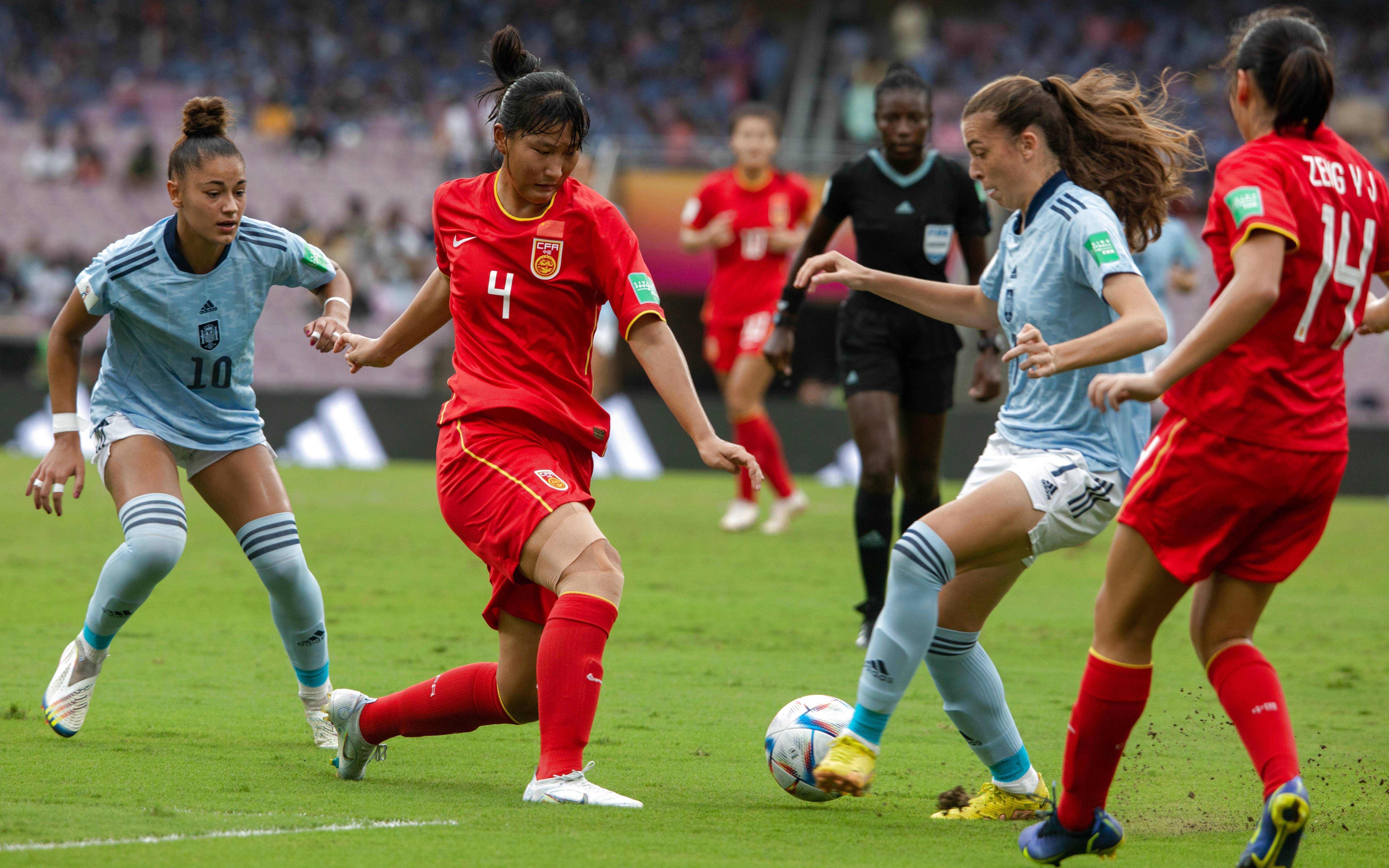 意大利女足阵中年轻队员崭露头角，表现不俗()