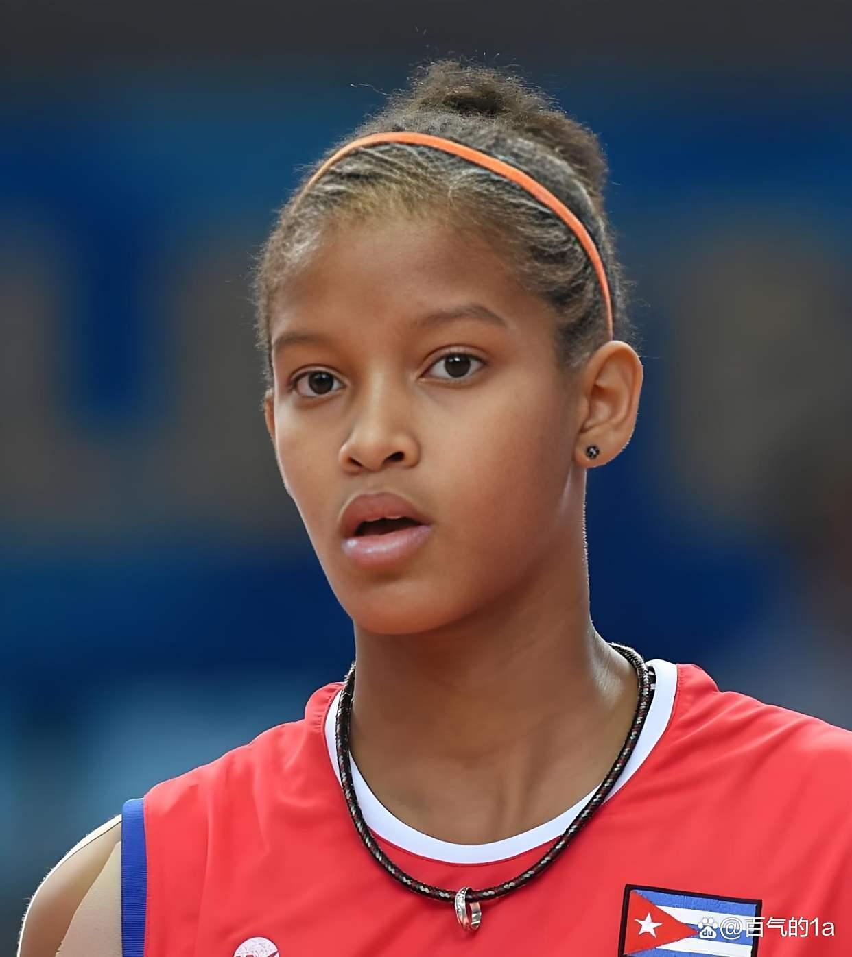 意大利女足阵中年轻队员崭露头角，表现不俗()