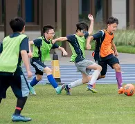 体育明星球队上演激烈对抗，谁能称霸联赛()