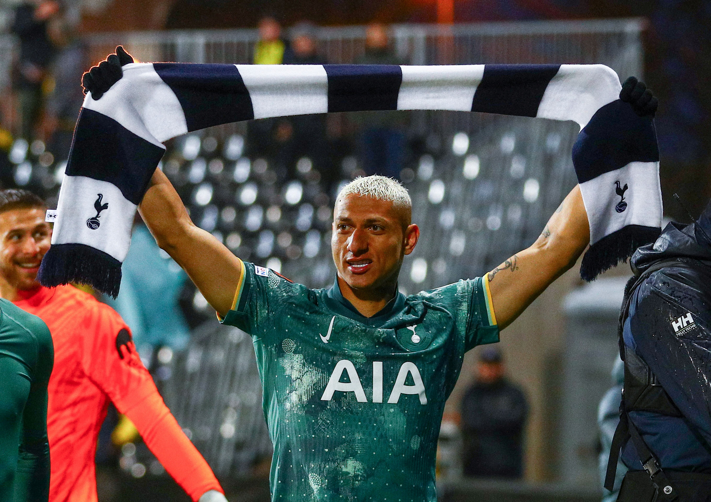 热刺豪取胜利，成功晋级欧洲顶级联赛半决赛()