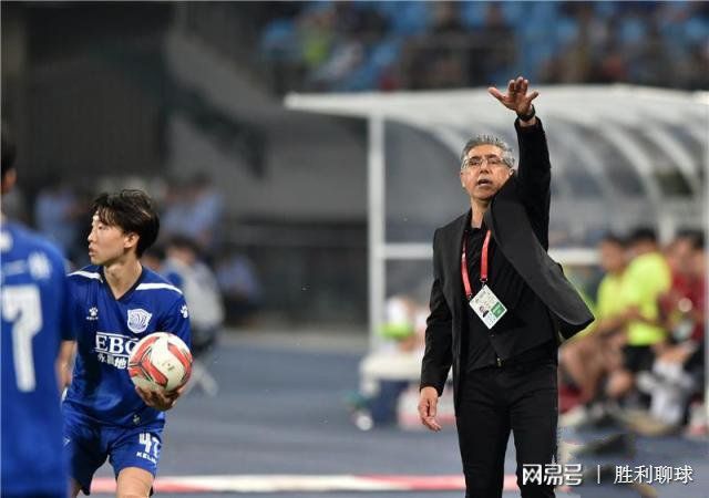 幸运队球员个个状态爆棚，共同打造胜利()