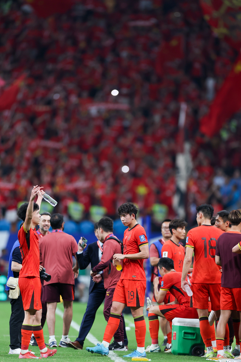 铁血球员奋力拼搏，助力球队跻身胜者行列(重生之篮球鬼才)